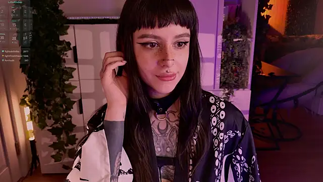 MichaellaMoon webcam