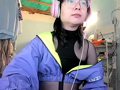 SoftBunnyPrince webcam