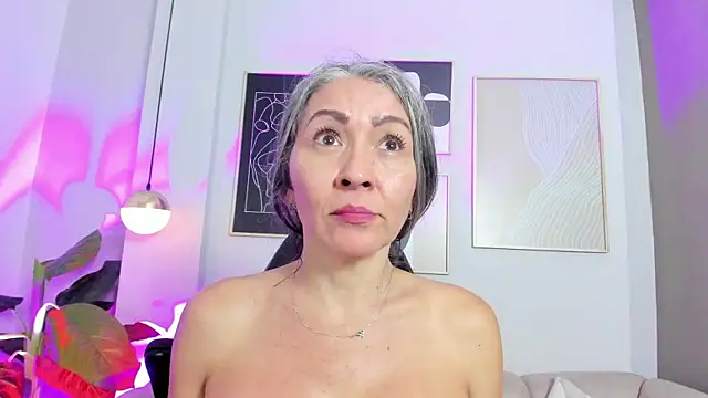 _Nicoletteshea_ webcam