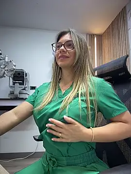 Live cam model alicee16 broadcasting live