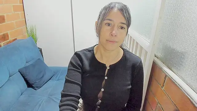 Penelope47 live sex cam