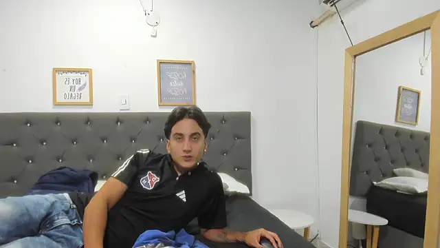 EsmeraldaNaim webcam