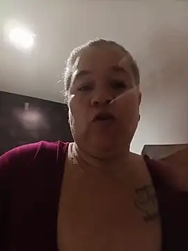 cheekysnowqueen_69 - CheekySnowQueen_69's free webcam - UK Sex Cams