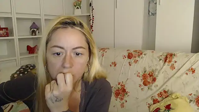 _karolynesyera_ webcam