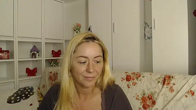 _karolynesyera_ webcam