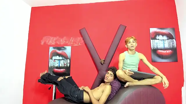 VERY_HOT_GUYS webcam