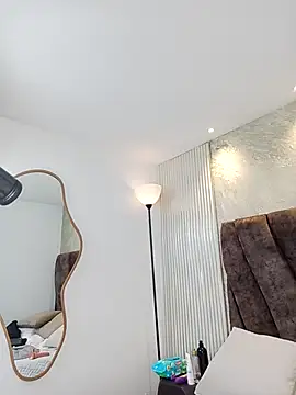 zoe_hugeboobs webcam