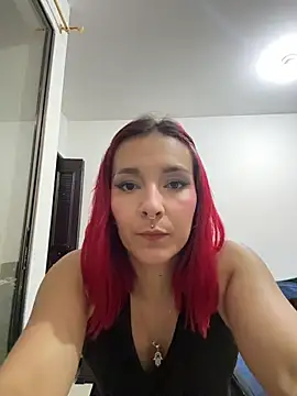 Amelie-RedHoney webcam