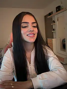 Webcam Model (anniehart)  is live.Free join now!