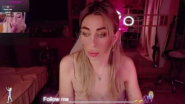 AnnieGOld_ webcam