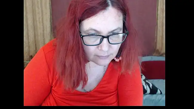 PlayfullMature webcam