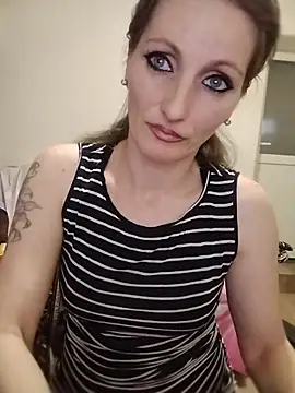 CrazyMaya39 webcam