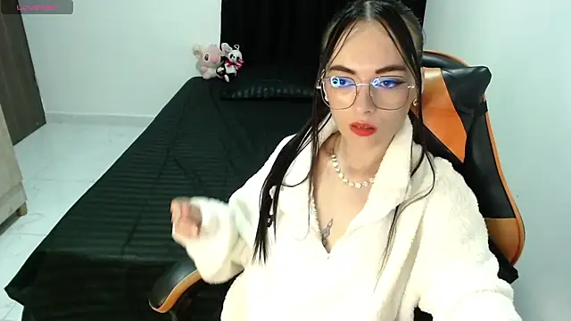 Victoria_Piercee1 webcam