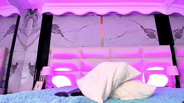 VictoriaKyros webcam