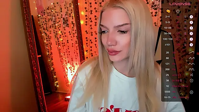 AnyaTaylor_ webcam