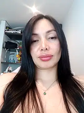 _monicab (F young) - Show boobs