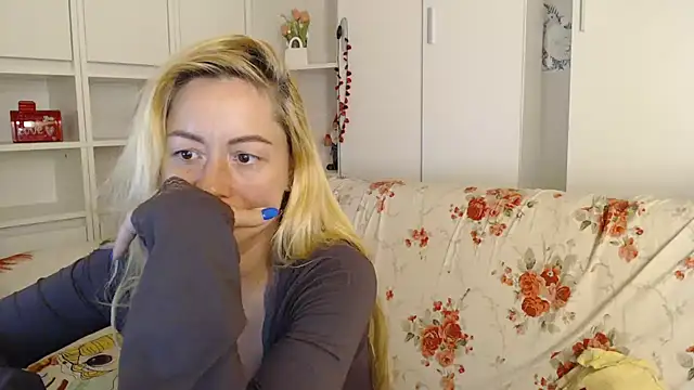 _karolynesyera_ webcam