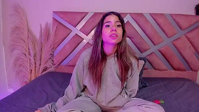 Rachell_criss webcam