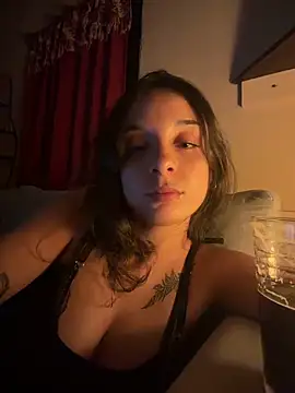 Sweetgirl44hott webcam