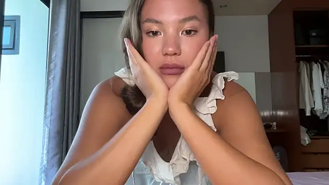 kamila_18_french webcam