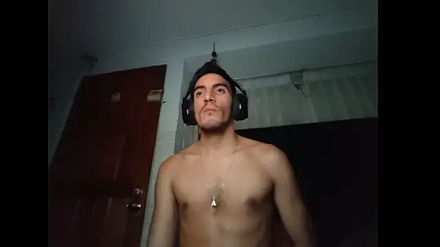 TommyMomentum webcam