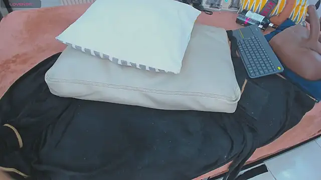 sabrina_shark_ webcam