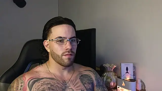 ades_lowe - Ades_Lowe's free webcam - UK Sex Cams