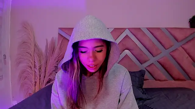 Rachell_criss webcam