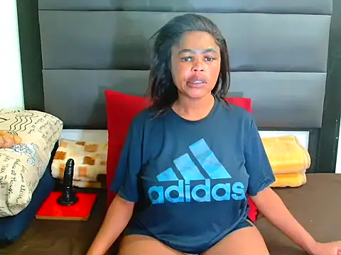 SpicyKittyxxx webcam