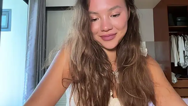 kamila_18_french webcam