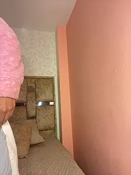 lauraaa_pink18 - Lauraaa_pink18's free webcam - UK Sex Cams