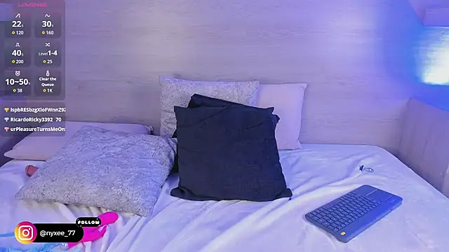 Nyxee_ webcam
