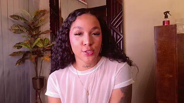 Kinsleybrown live sex cam