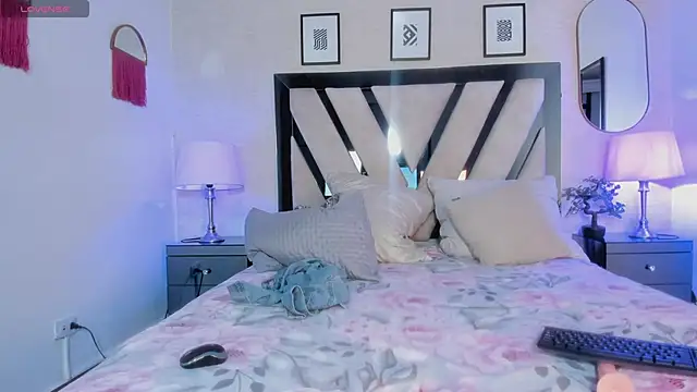 Violettaa_Stone webcam