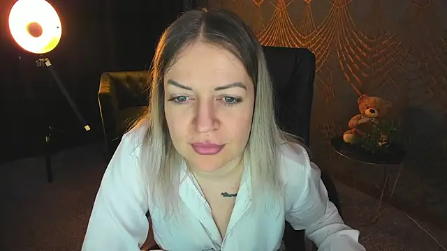 anna_snows (F young) - completely naked