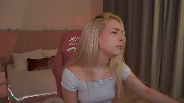 shinybarbie - ShinyBarbie's free webcam - UK Sex Cams