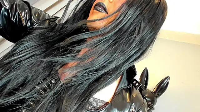 DominaAurumXXX webcam