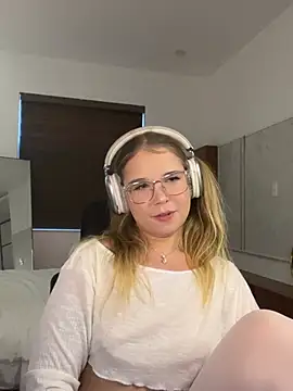 Lilith_Bonheur webcam