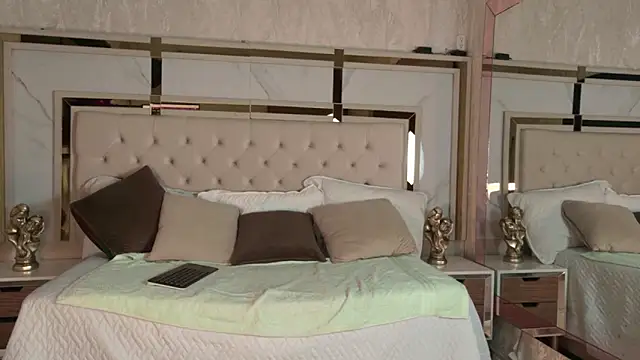 naughtymilfx_ webcam