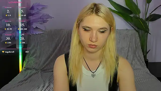 Naomi_Blondie webcam