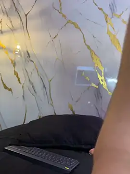 Webcam Model (Kariina__69)  is live.Free join now!