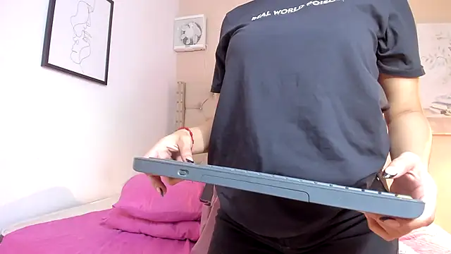 vanesasexyhot21 webcam