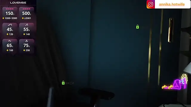 CharmingTania webcam