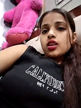 Naina11100 webcam