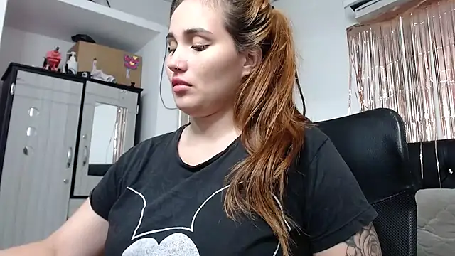 baby_hornyjm (F young) - spank ass, make very red my ass🥵🥵