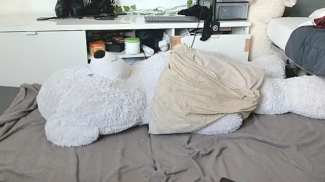 ceriselapine - CeriseLapine's free webcam - UK Sex Cams