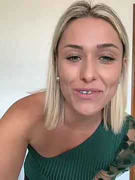 live cam sex Petrouchkaaa 