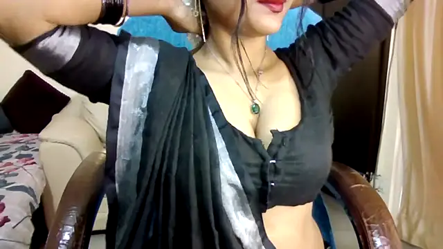 Queenhimanshi webcam