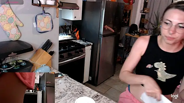 KierBearKisses webcam