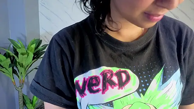 Kristen_black_T webcam